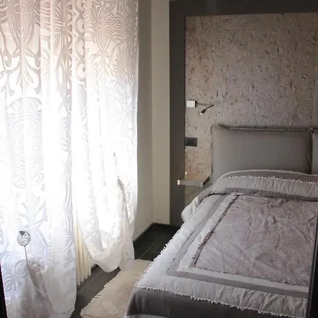 Couette-café Mirella 4*