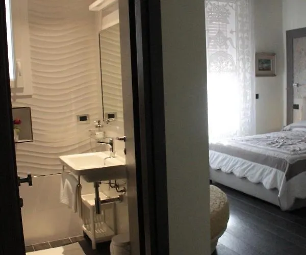 Mirella Bed & Breakfast 4*