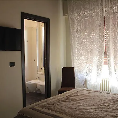 Alojamento de Acomodação e Pequeno-almoço Mirella 4*