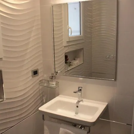 Mirella לינה וארוחת בוקר 4*