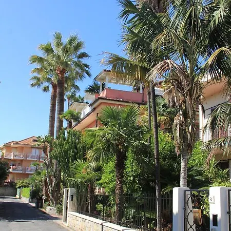 Mirella Bed & Breakfast 4*